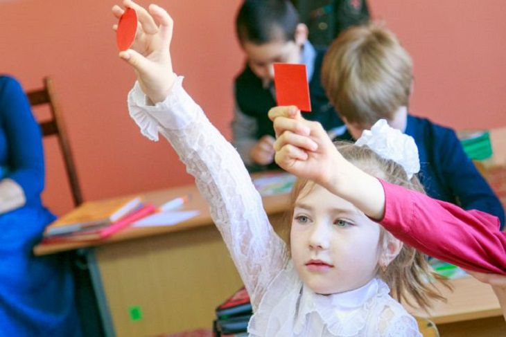 В Беларуси с 1 сентября школьникам будут ставить оценки по-новому. Что изменилось